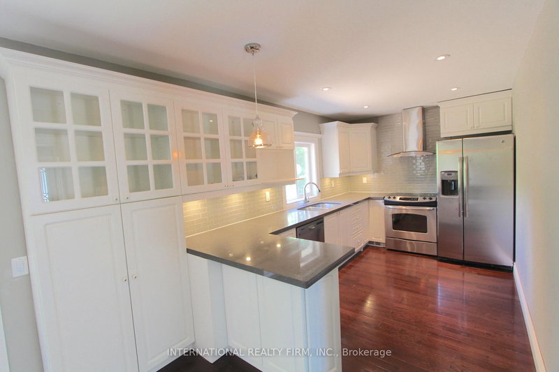 15 Pioneer Dr, Mississauga, L5M 1G8 | Image 3