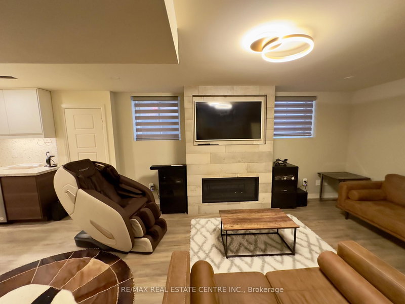 271 Sixteen Mile Dr, Oakville, L6M 0V8 | Image 2