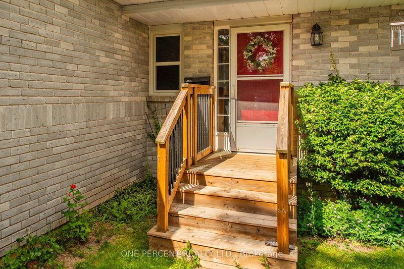 345 Rebecca Dr, Orangeville, L9W 4P5 | Image 2