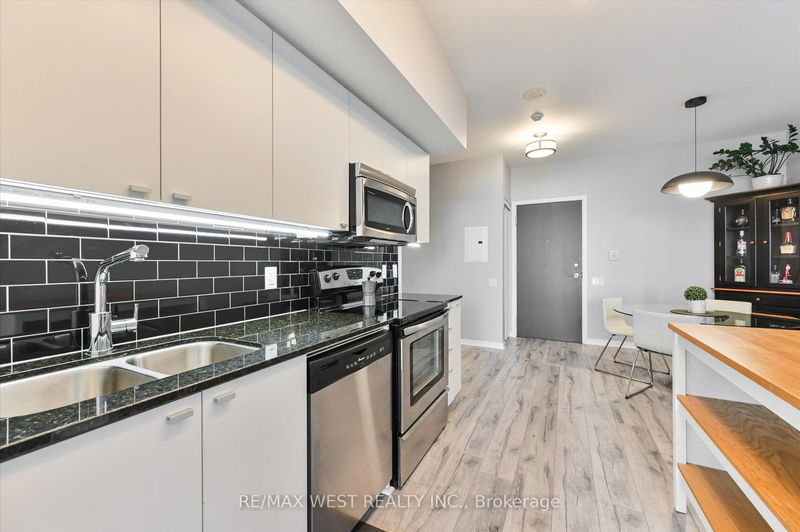  2113 - 103 The Queensway Ave  Toronto, M6S 5B3 | Image 15