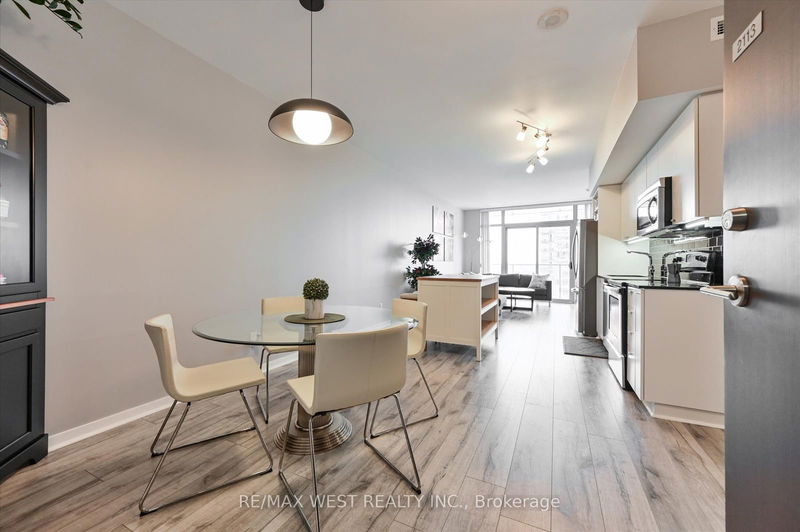  2113 - 103 The Queensway Ave  Toronto, M6S 5B3 | Image 2