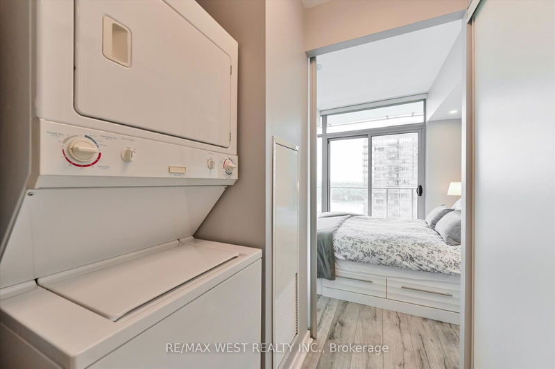  2113 - 103 The Queensway Ave  Toronto, M6S 5B3 | Image 20