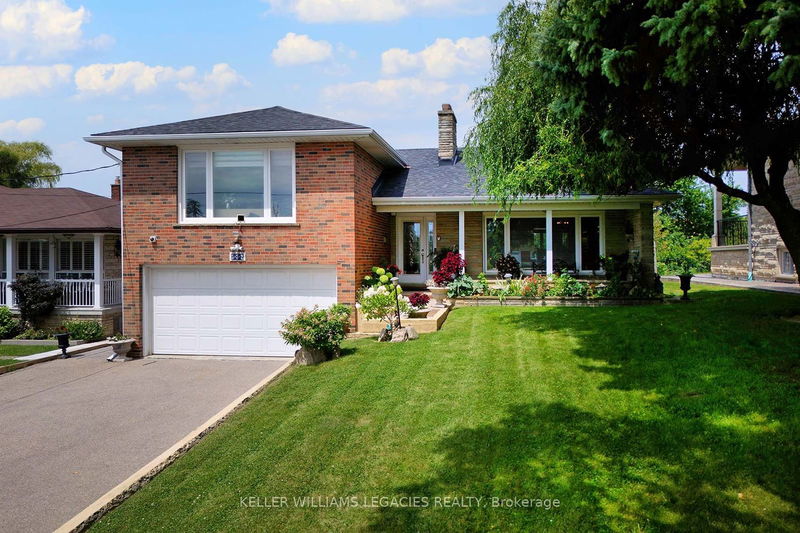 home for sale on 552 Queens Drive
