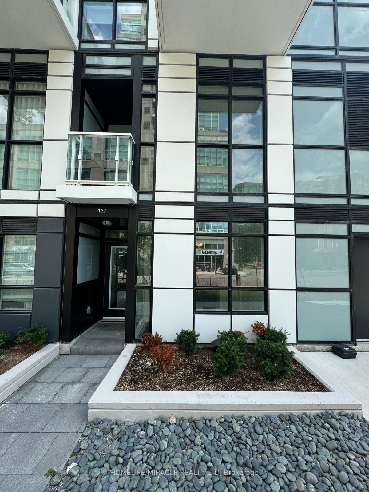 Townhouse leased at 137-251 Manitoba Street, Toronto, Mimico, M8Y 0C7 - MLS: W9241230