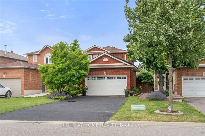 3371 Columbine Cres  Mississauga, L5N 6A9 | Image 2