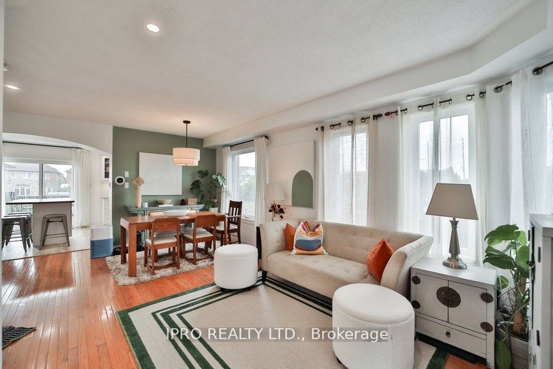 11 Earlsbridge Blvd  Brampton, L7A 2L8 | Image 3