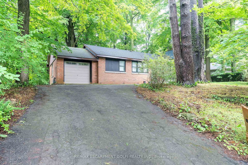 276 Lakeshore Rd W, Oakville, L6K 1E8 | Image 2