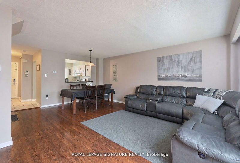 1039 Blairholm Ave  Mississauga, L5C 1G5 | Image 5