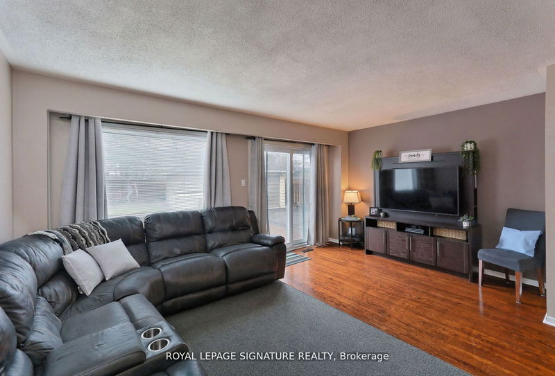 1039 Blairholm Ave  Mississauga, L5C 1G5 | Image 6