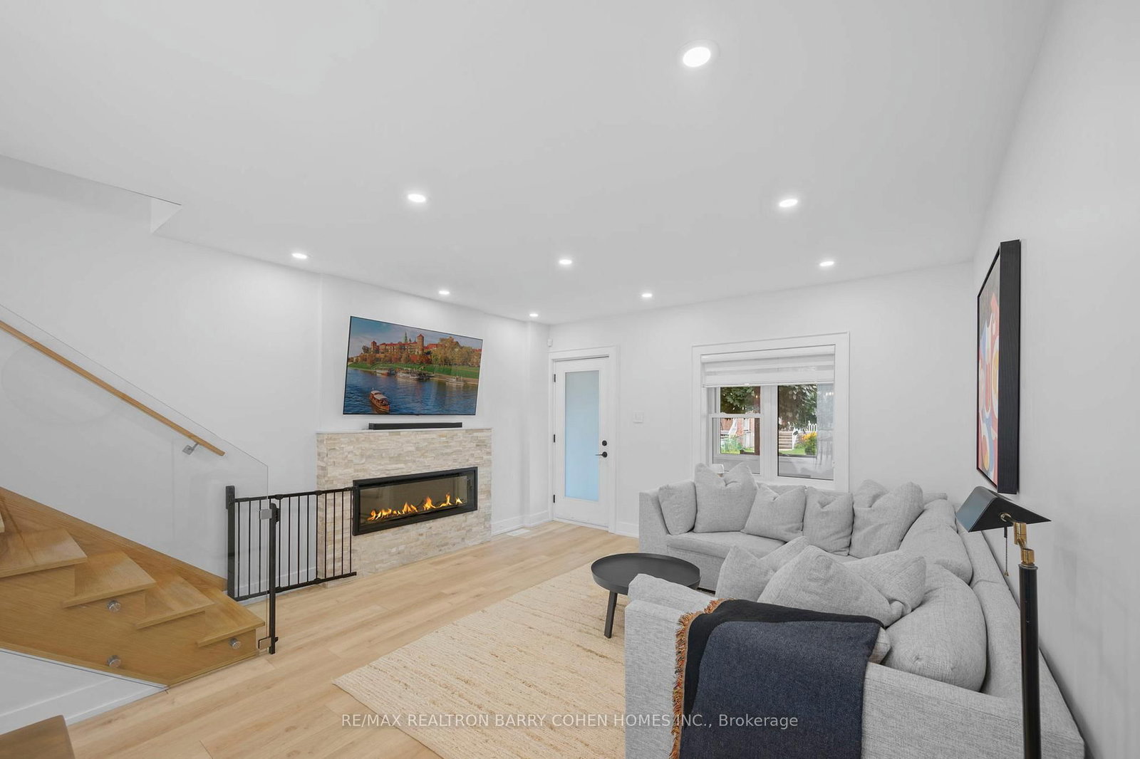 Listing Image 6