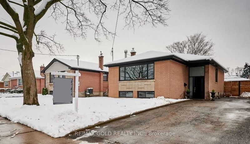 30 Heatherglen Rd  Toronto, M9W 4R1 | Image 1