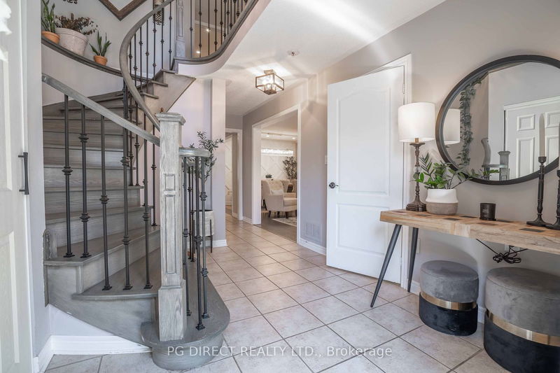 453 Pondview Pl  Oakville, L6H 6S5 | Image 3