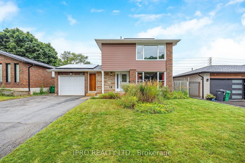 home for sale on 2227 Belfast Crescent