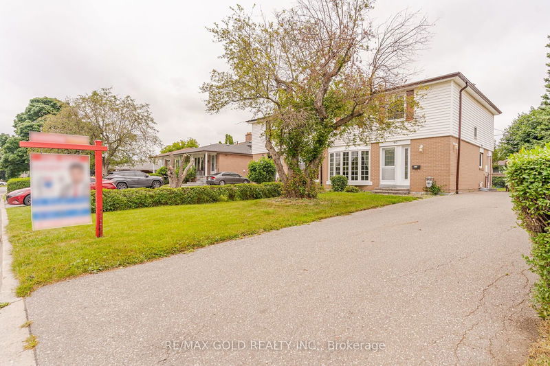 home for sale on 46 Darlington Crescent