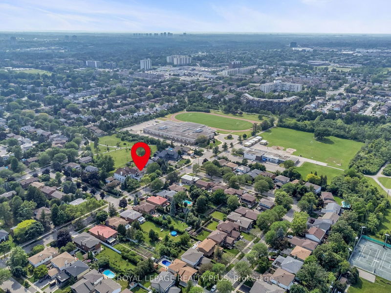 2440 Rosemary Dr  Mississauga, L5C 1X2 | Image 38