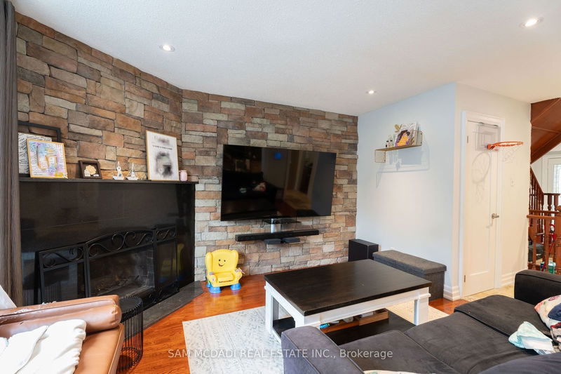 4484 Jenkins Cres  Mississauga, L5R 1T8 | Image 9