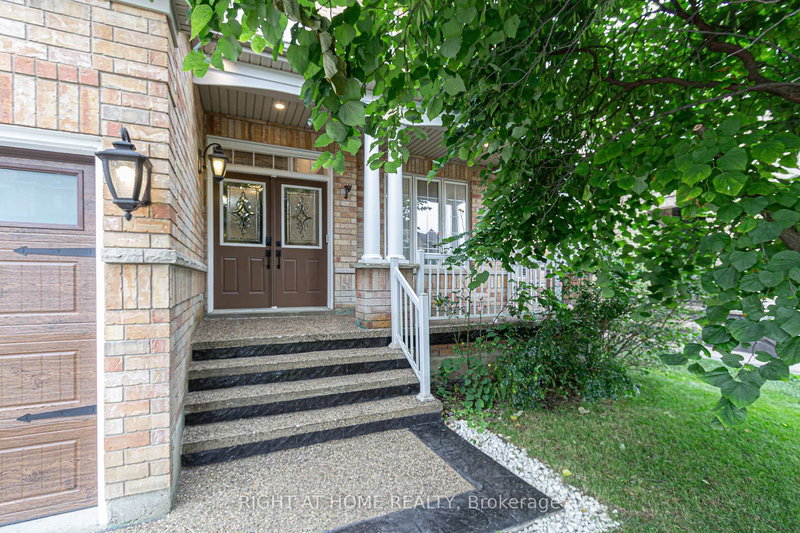 3129 Gladish Grve, Mississauga, L5M 0C3 | Image 2
