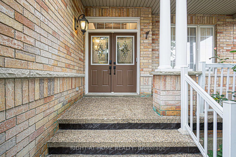 3129 Gladish Grve, Mississauga, L5M 0C3 | Image 3