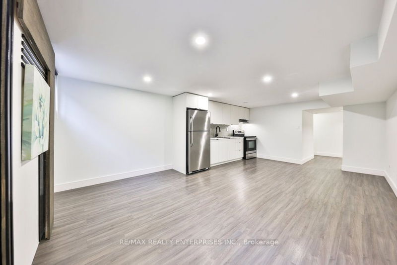 3469 Credit Heights Dr  Mississauga, L5C 2M2 | Image 25