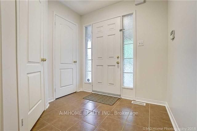 120 Crown Victoria Dr, Brampton, L7A 3X9 | Image 2