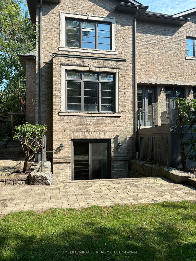 home for lease on Lower-81 Chestnut Hills Pkwy