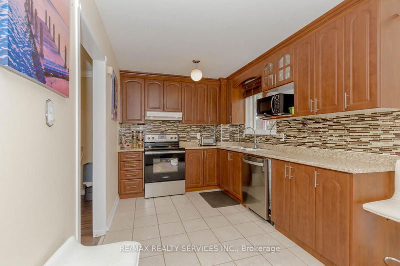  82 - 82 Guildford Cres  Brampton, L6S 3K2 | Image 15