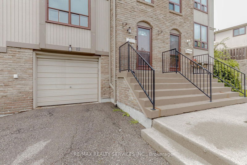  82 - 82 Guildford Cres  Brampton, L6S 3K2 | Image 3