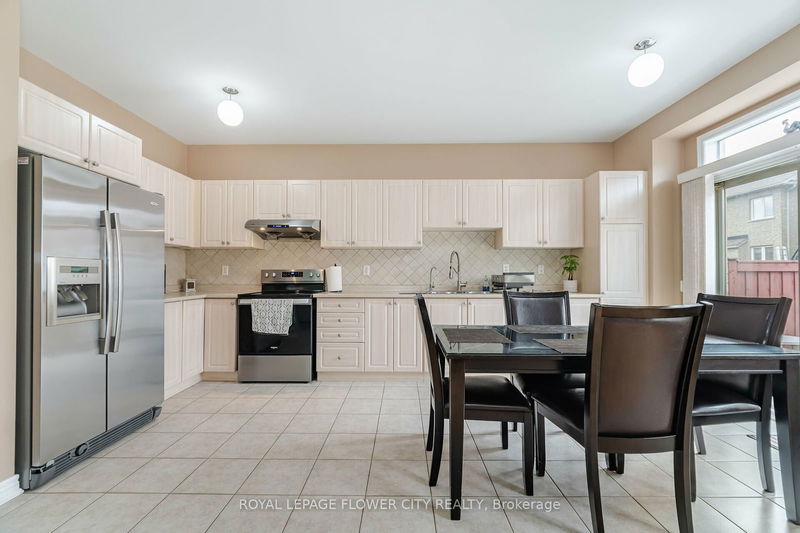 18 Openbay Gdns  Brampton, L6R 0V3 | Image 12