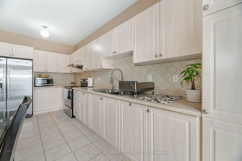 18 Openbay Gdns  Brampton, L6R 0V3 | Image 13