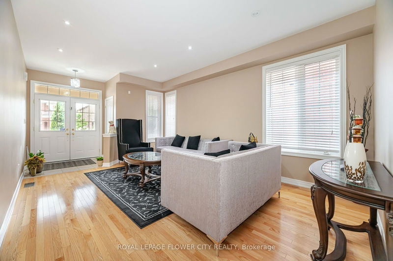 18 Openbay Gdns  Brampton, L6R 0V3 | Image 7