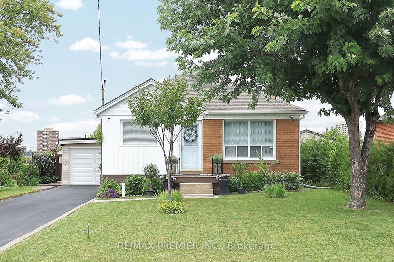 12 Forthbridge Cres  Toronto, M3M 2A1 | Image 1