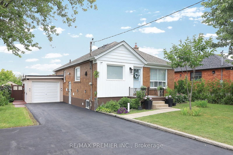 12 Forthbridge Cres  Toronto, M3M 2A1 | Image 2