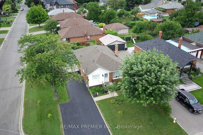 12 Forthbridge Cres  Toronto, M3M 2A1 | Image 5