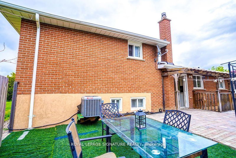 3956 Brandon Gate Dr  Mississauga, L4T 3N4 | Image 36