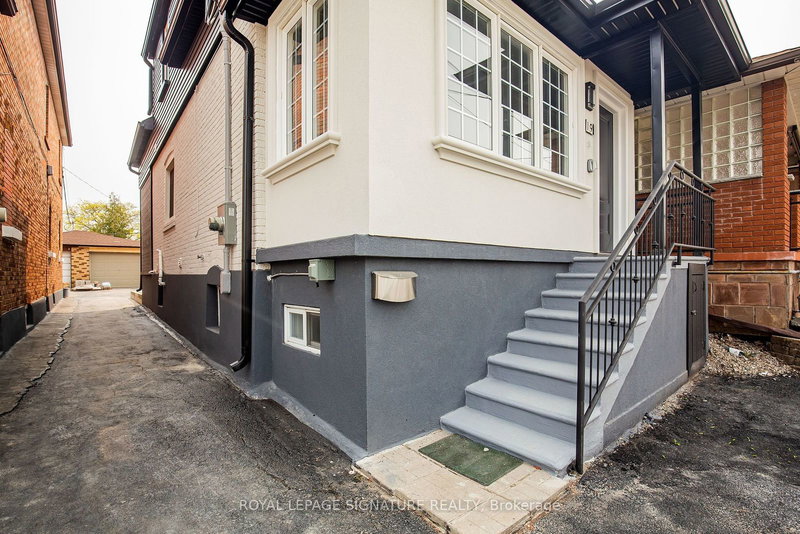19 Schell Ave, Toronto, M6E 2S7 | Image 3