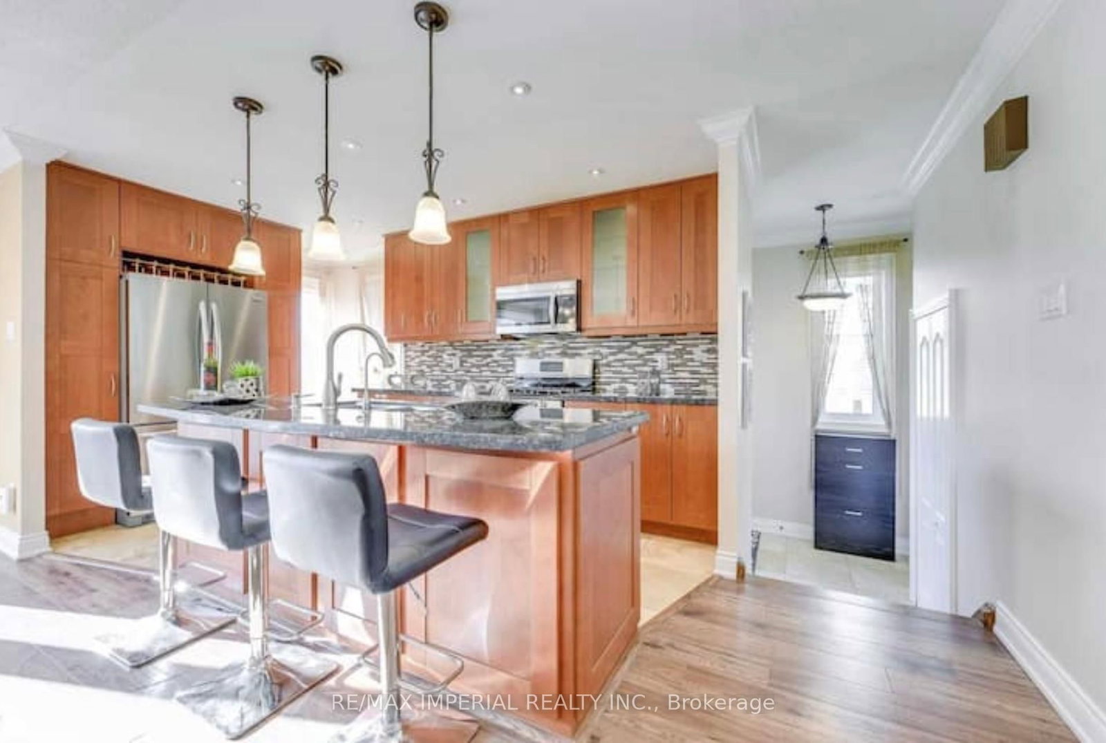 Listing Image 7