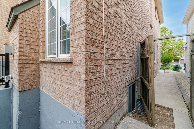 home for lease on 6548 Western Skies Way W