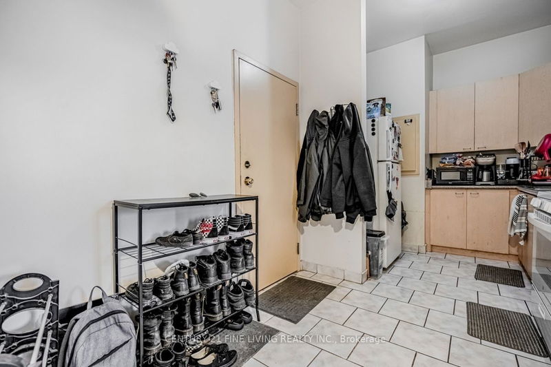 3048 Dundas St W Toronto, M6P 1Z3 | Image 14