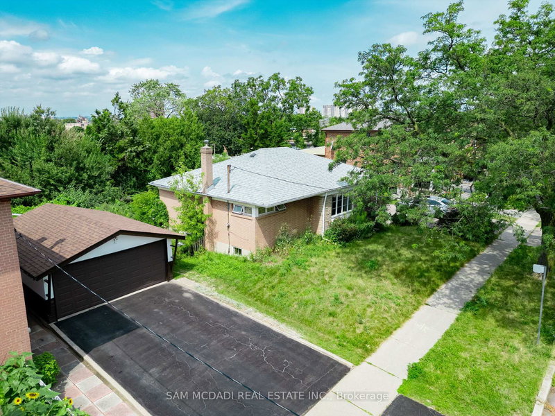 34 Highview Ave, Toronto, M3M 1C4 | Image 2