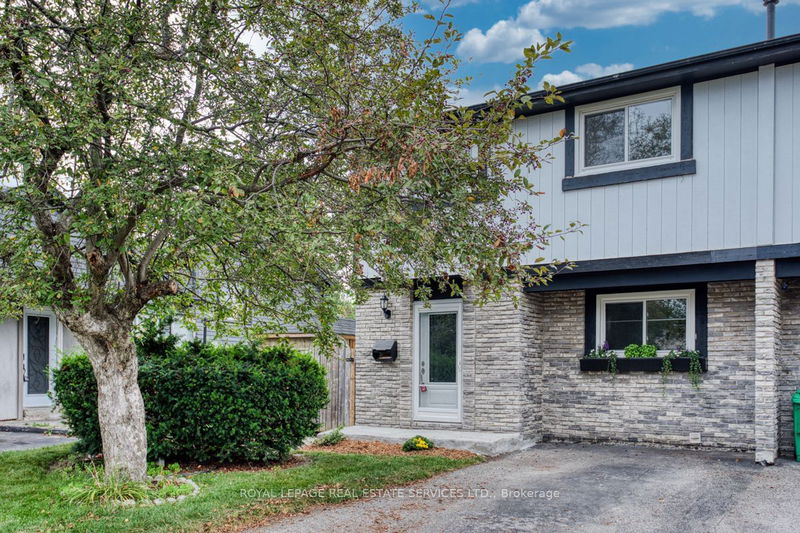 16 Larkfield Rd  Brampton, L6V 2T3 | Image 1