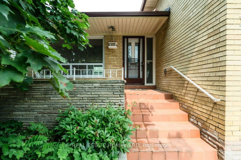 169 Exbury Rd  Toronto, M3M 1R6 | Image 2