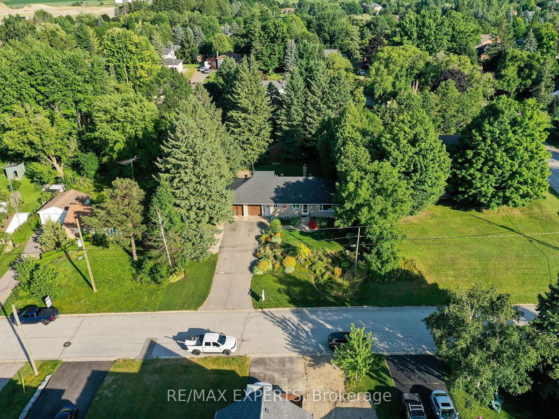 10 Marion St  Caledon, L7C 1K7 | Image 2