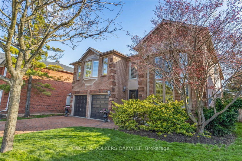 1292 Grainer Crt  Oakville, L6M 3A5 | Image 1