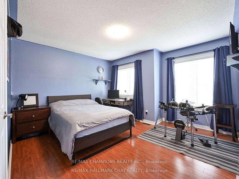 104 Masters Green Cres  Brampton, L7A 3K2 | Image 5