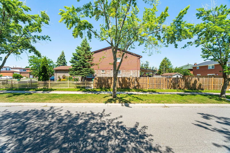 4365 Forest Fire Lane  Mississauga, L4W 3P3 | Image 3