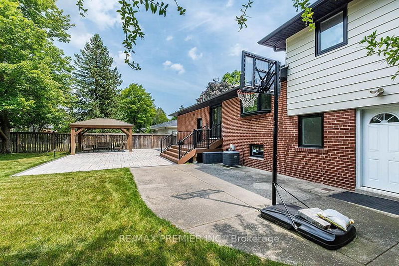 1629 Wembury Rd  Mississauga, L5J 2L8 | Image 32