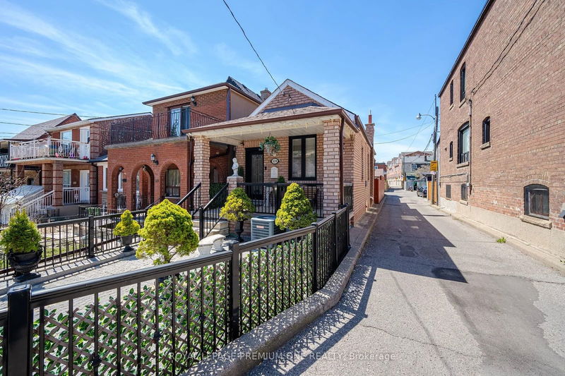 524 Salem Ave N Toronto, M6H 3E1 | Image 3