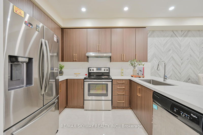 166 Sussexvale Dr  Brampton, L6R 3R1 | Image 11