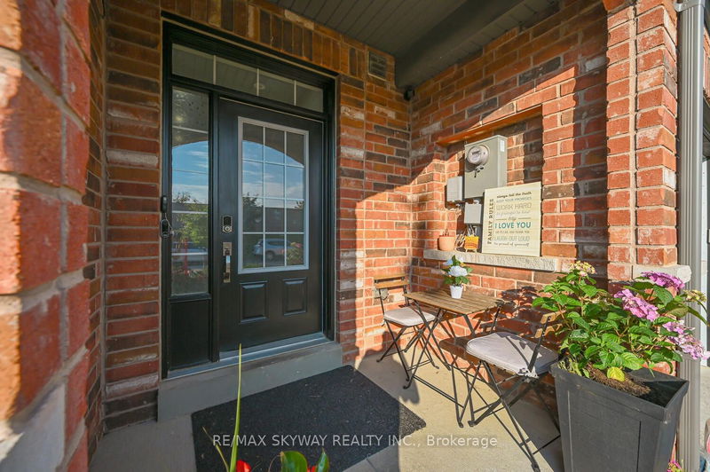 166 Sussexvale Dr  Brampton, L6R 3R1 | Image 3