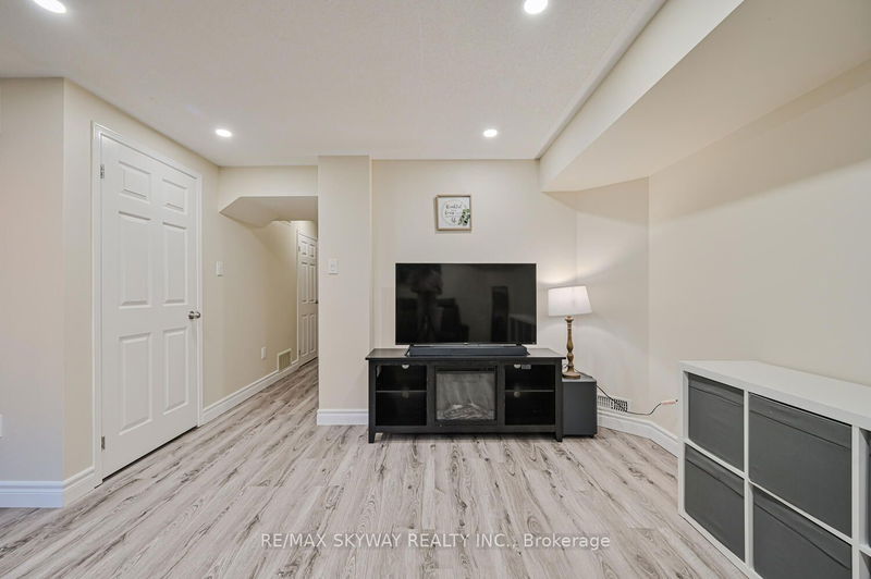 166 Sussexvale Dr  Brampton, L6R 3R1 | Image 31